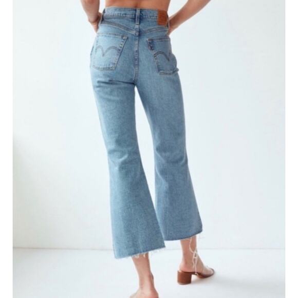 Levi's Jeans Womens 26 Premium Ribcage Crop Flare High Rise Raw Hem Comfort - Picture 2 of 14